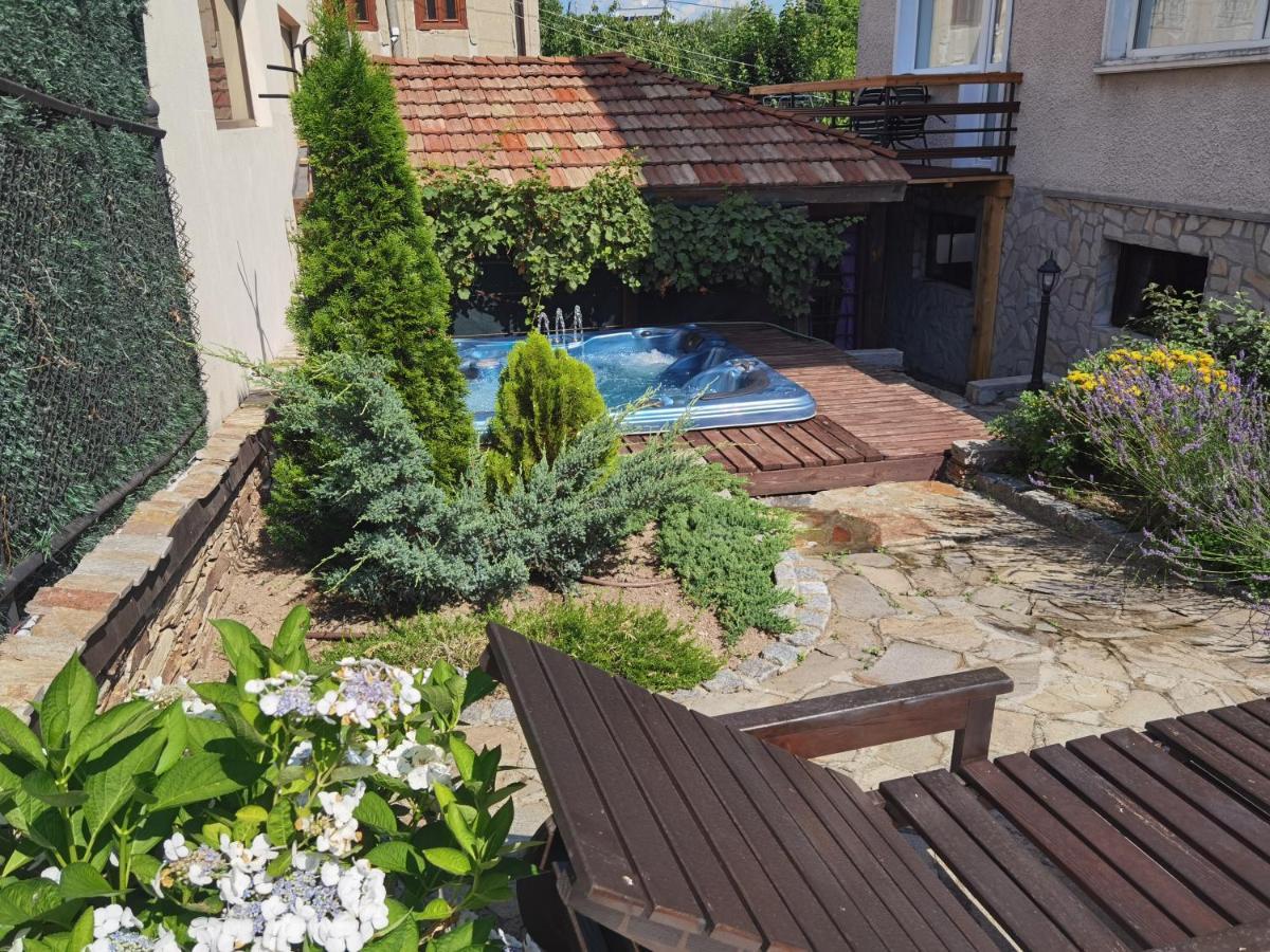 Mira Guest House 도브리니쉬트 외부 사진
